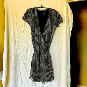 Womens Ann Taylor Black Dashed Cap Sleeve Matte Jersey Faux Wrap, n/wout tags